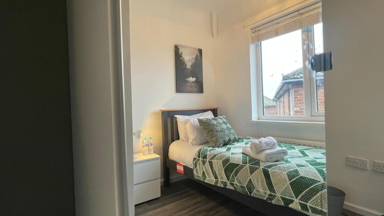 Fully Serviced Three Bed House In Дарем Екстер'єр фото